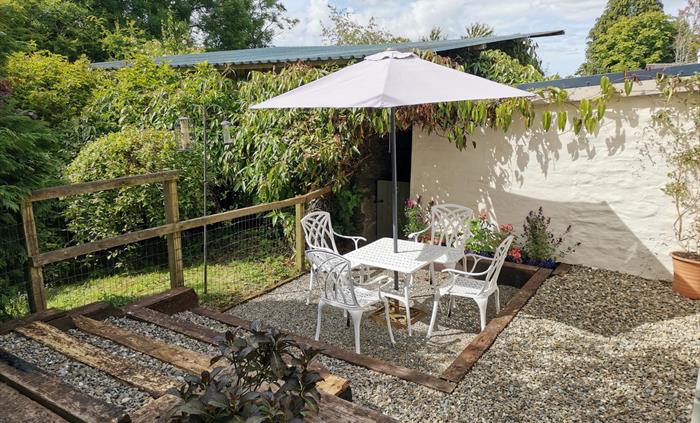 Private garden area to the side